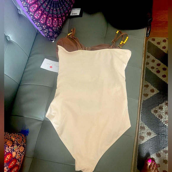 Féminin swimsuit. Fashionable and comfortable. - Picture 3 of 3